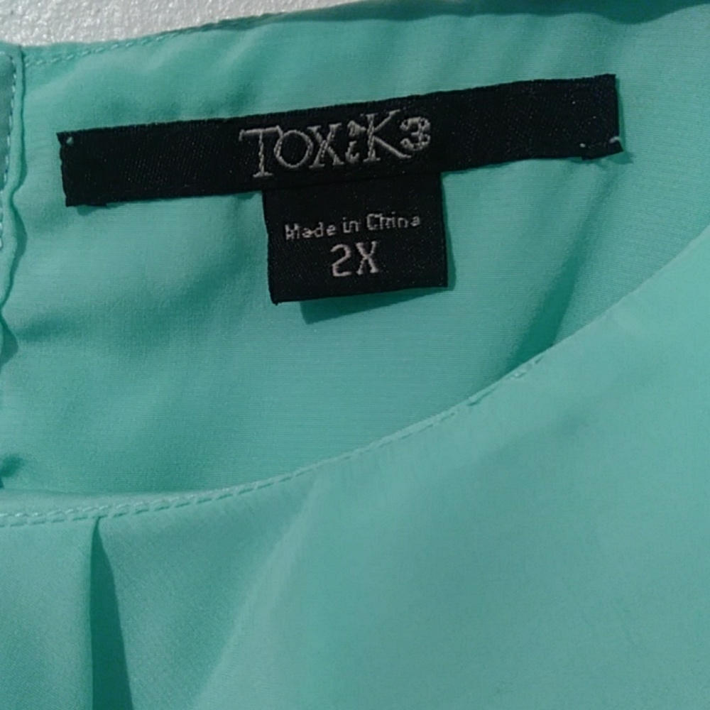 Plus size mint green blouse with pleated neckline - Picture 4 of 6